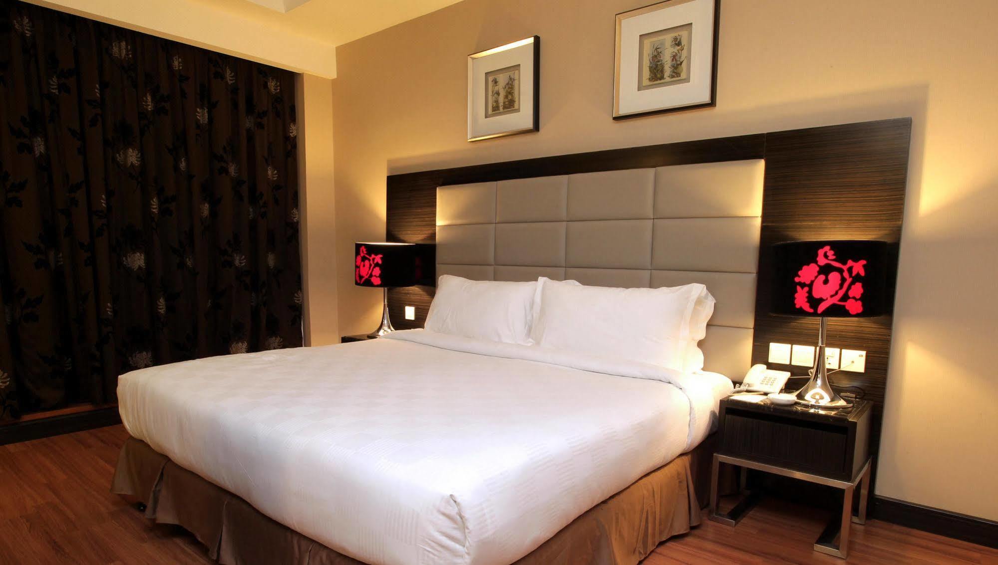 Crown Garden Hotel Kota Bharu Exteriör bild